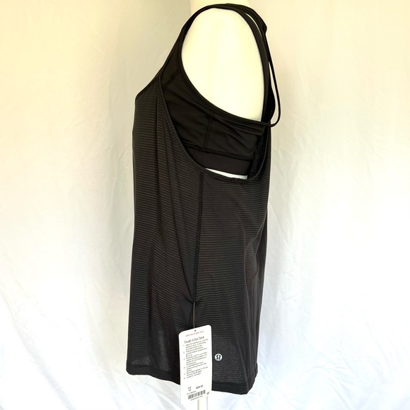 **SOLD***Lululemon Black Tough It Out Tank Sz 10 w/Attached Sports Bra - Picture 5 of 16